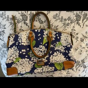 Dooney and Bourke blue white hydrangea satchel style purse